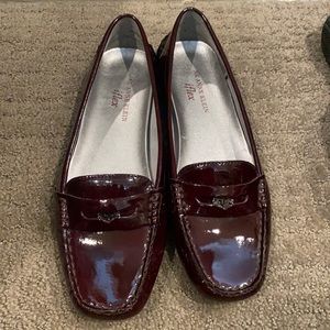 Shiny brown Anne Klein iflex loafers~ size 6 1/2